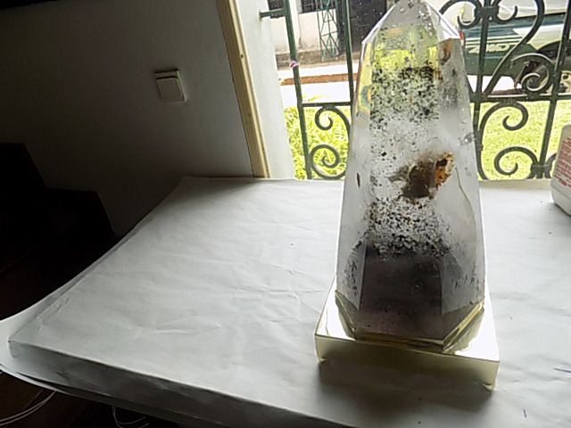 CRISTAL SUR SOCLE LUMINEUX